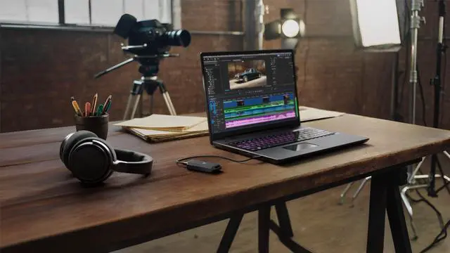 Alt view image 10 of 17 - CORSAIR 4TB EX400U Portable SSD Storage CSSD-EX400U4TB