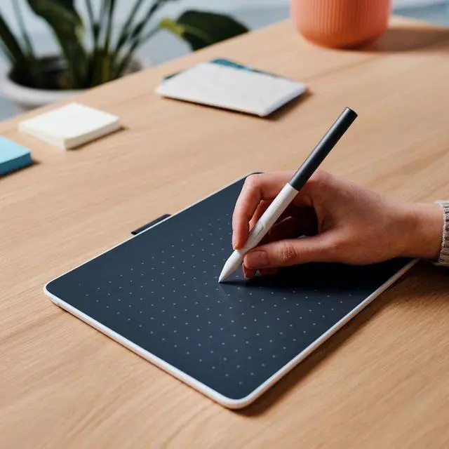 Alt view image 6 of 6 - Wacom One M 8.5" x 5.3" Active Area USB Type-C Tablet - Medium