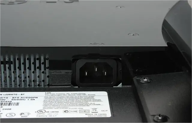 Alt view image 10 of 14 - LG L226WTQ-BF Black 22" 2ms GTG Widescreen LCD Monitor 300 cd/m2 3000:1 DCR with HDCP Support