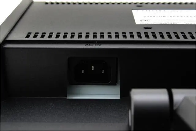 Alt view image 8 of 10 - CHIMEI 16" LCD Monitor 8 ms D-Sub CMV 633A