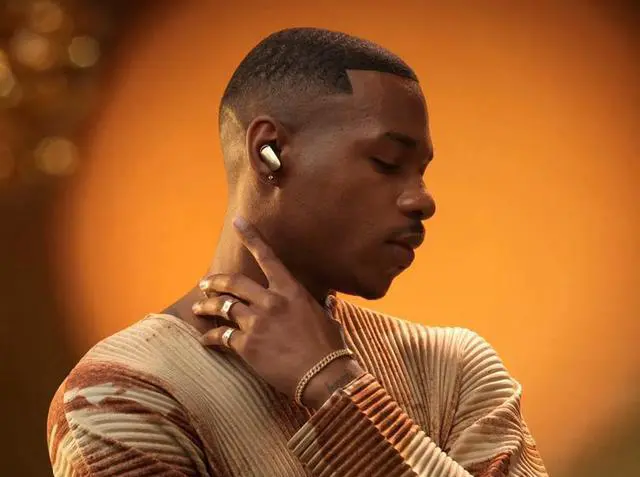 Alt view image 2 of 8 - Bose QuietComfort Ultra Earbuds (2nd Gen) True Wireless Noise Cancelling In-Ear - Desert Gold
