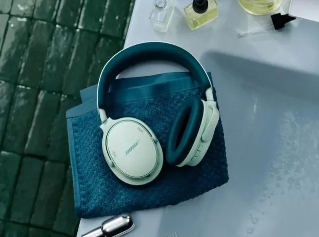 Alt view image 6 of 7 - Bose QuietComfort Headphones (2nd Gen) - Dewdrop Mint
