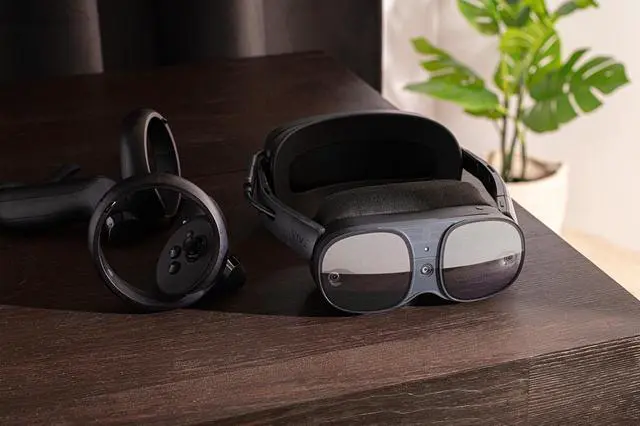 Alt view image 3 of 10 - HTC VIVE XR Elite Virtual Reality System, Convertible, All-in-one XR and PC-VR Gaming System