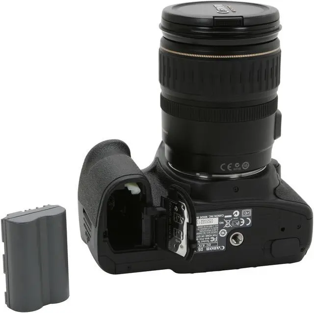 Alt view image 12 of 13 - Canon EOS 40D Black 10.1 MP  Digital SLR Camera / EF 28-135mm f/3.5-5.6 IS USM Standard Zoom Lens