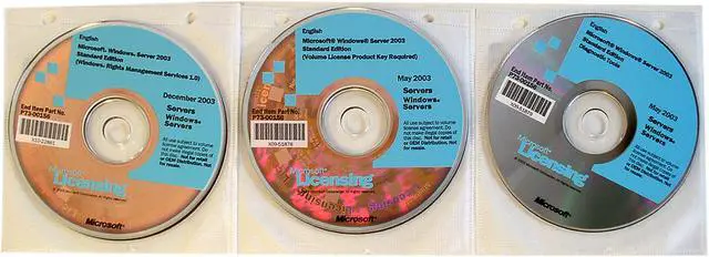 Main image of Microsoft Windows Server Standard 2003 Media Kit (Open License Version) - OEM