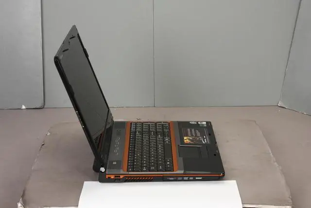 Alt view image 4 of 11 - Gateway Laptop Intel Core 2 Quad Q9000 4GB Memory 500GB HDD NVIDIA GeForce 9800M GTS 17.0" Windows Vista Home Premium 64-bit P-7808u FX Edition