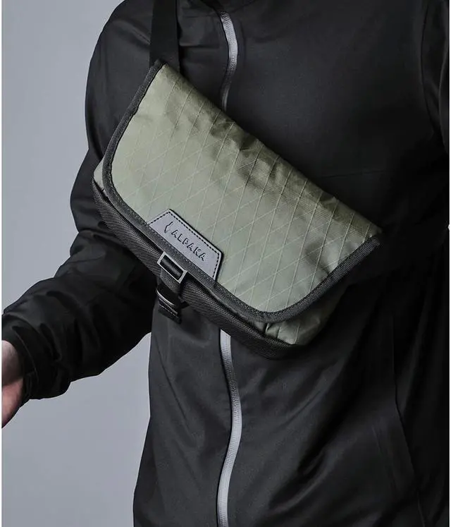 Alt view image 3 of 4 - 