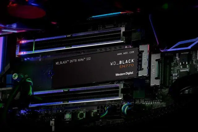 Alt view image 5 of 5 - HP EliteBook 840 G8 Laptp[ Intel Core i7-1185G7 32GB Memory 2 TB PCIe SSD Intel Iris Xe Graphics 14.0" Windows 11 Pro 64-bit Grade A