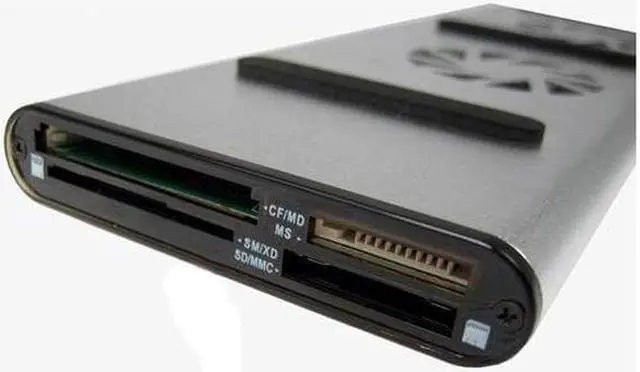 Main image of Cables Unlimited Super Laptop Cooler With 3-port USB 2.0 And Card Reader FAN-NB-COOL2