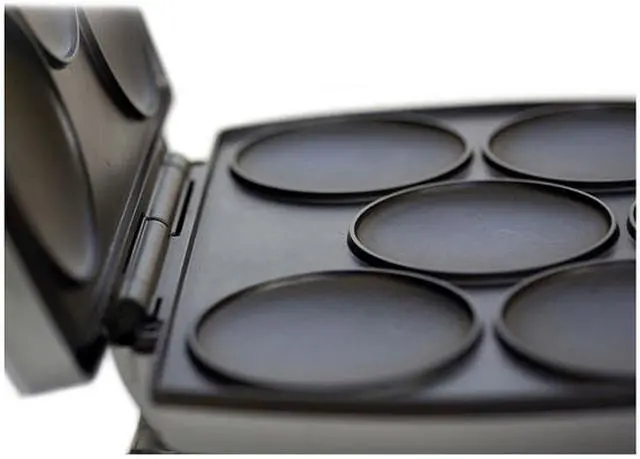 Alt view image 3 of 5 - Brentwood Appliances AR-136 6-Piece Nonstick Arepa Maker
