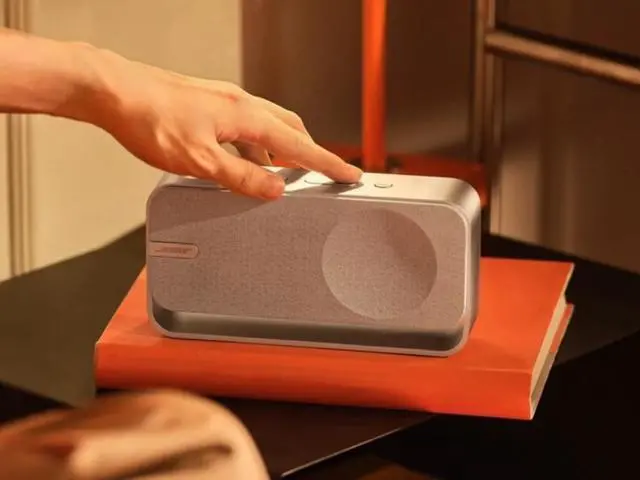 Alt view image 8 of 8 - Bose SoundLink Home Bluetooth Speaker - Light Silver