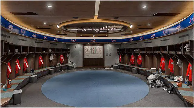 Alt view image 4 of 7 - NHL 21 Great Eight Edition - Xbox One