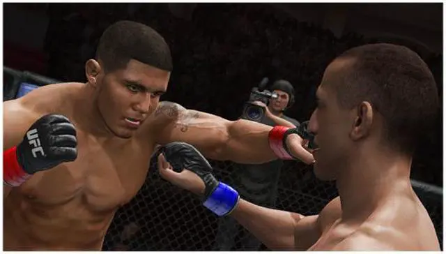 Alt view image 4 of 11 - UFC Undisputed 3 Xbox 360 Game