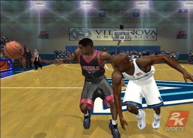 Alt view image 12 of 20 - College Hoops 2K6 game