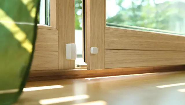Alt view image 2 of 8 - Eve Door & Window (Matter) – Smart contact sensor for doors & windows, open/closed state,  automatic control of accessories, notifications, Thread