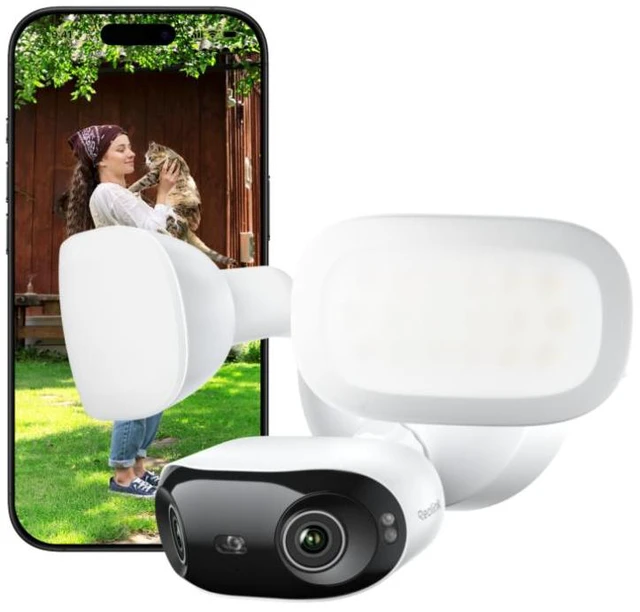 Alt view image 4 of 4 - Reolink F751W 5120 x 1552 MAX Resolution Wireless Floodlight Camera
