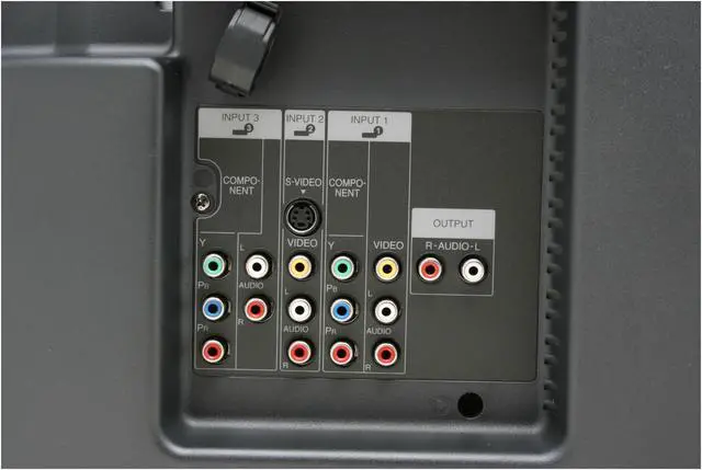 Alt view image 8 of 11 - 32" LCD HDTV