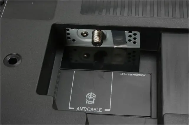 Alt view image 9 of 12 - 32" ThinLine 720p LCD HDTV w/ CineSpeed