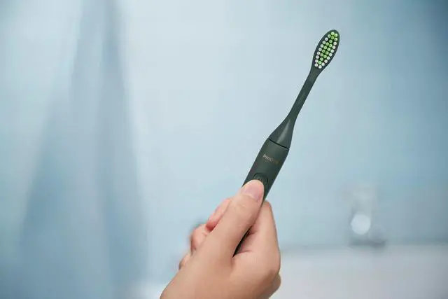 Alt view image 7 of 16 - Philips One by Sonicare Rechargeable Toothbrush, Green, (HY1200/28)