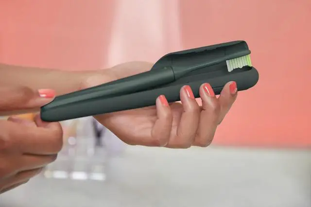 Alt view image 2 of 16 - Philips One by Sonicare Rechargeable Toothbrush, Green, (HY1200/28)