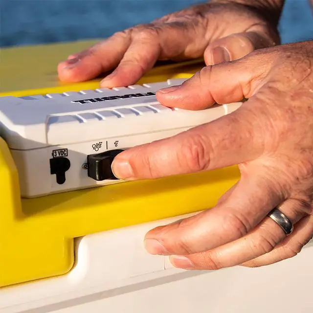 Alt view image 9 of 14 - Frabill Magnum Live Bait Station 13 Quart Storage Cooler Tackle Box with Aerator