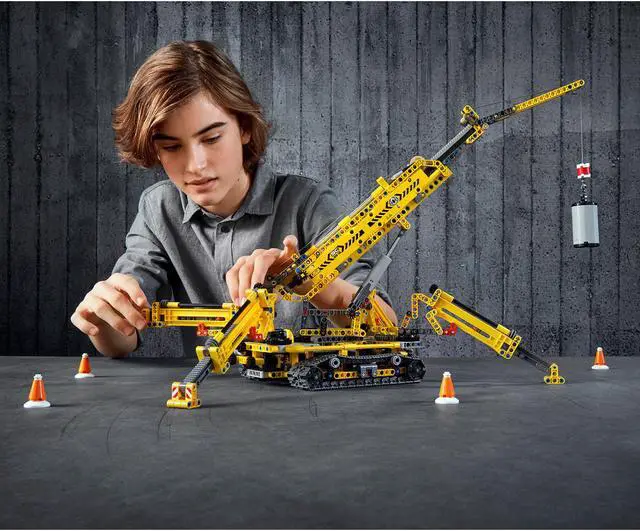 Alt view image 4 of 14 - LEGO Technic 42097 Compact Crawler Crane 920 Piece Construction Building Set