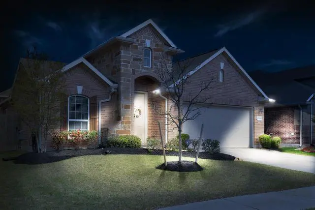 Alt view image 8 of 8 - STKR Concepts EZ Home Security Solar Gutter Spot Light