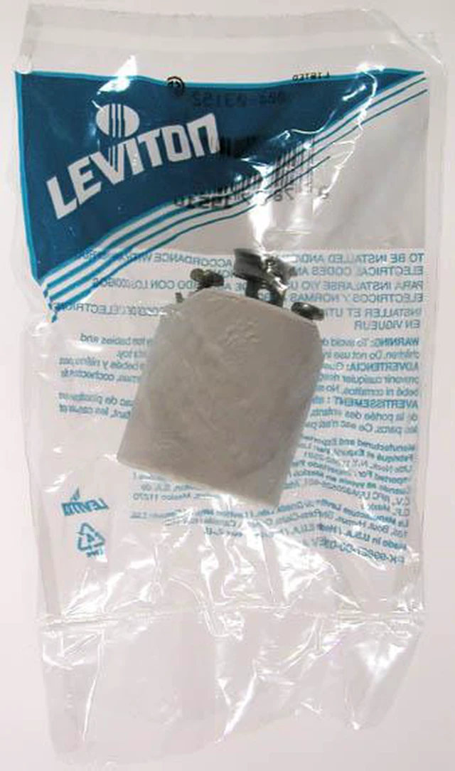 Main image of Leviton Porcelain Sockt 1066-0173