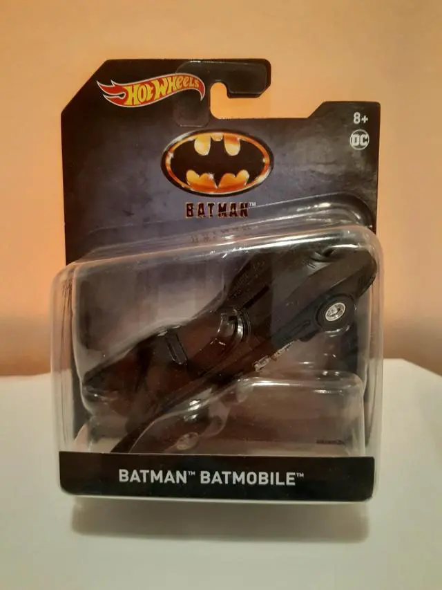 Main image of Hot Wheels DC Comics Batman Batmobile Die Cast
