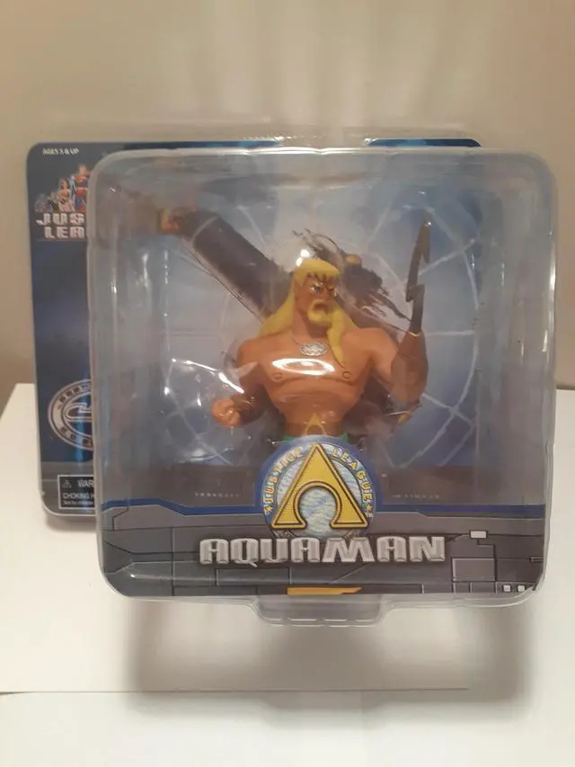 Main image of DC Comics Justice League Aquaman Bust Paperweight Figure