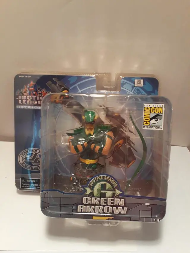Main image of DC Comics Justice League Green Arrow Bust Paperweight Figure Comic Con Exclusive