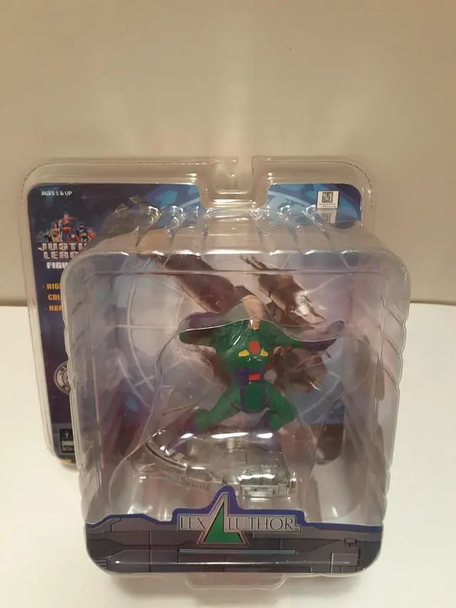 Alt view image 2 of 2 - Justice League Lex Luther Resin Figurine