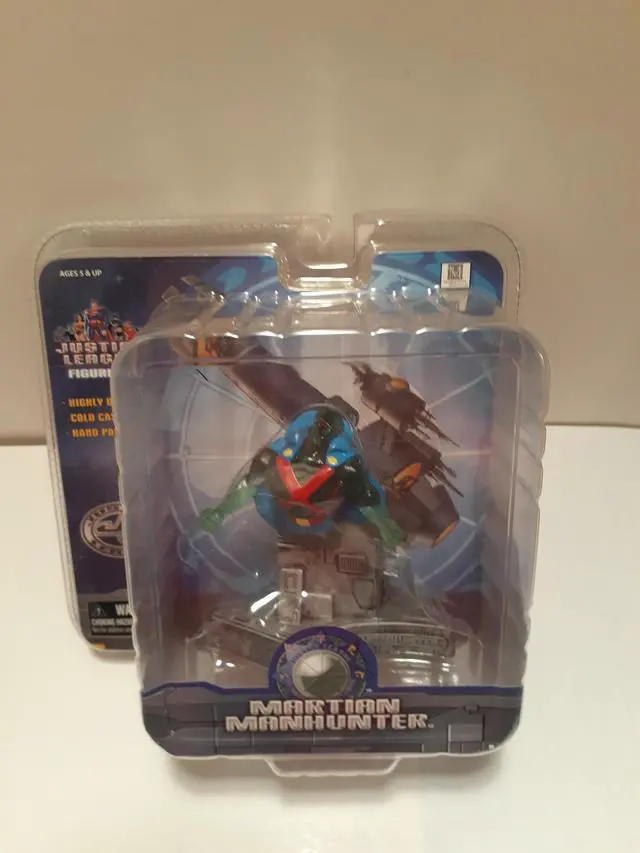 Alt view image 2 of 2 - Justice League Martian Manhunter Resin Figurine