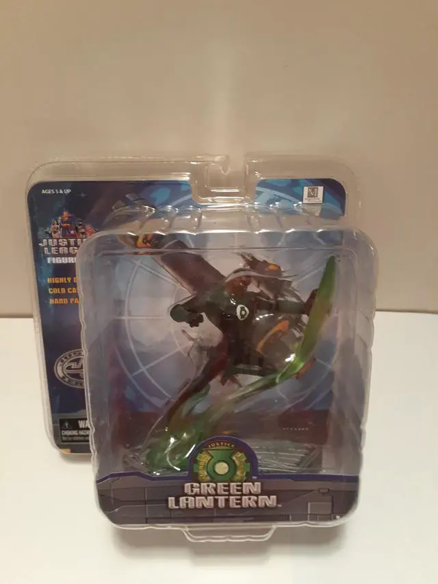 Alt view image 2 of 2 - Justice League Green Lantern Resin Figurine
