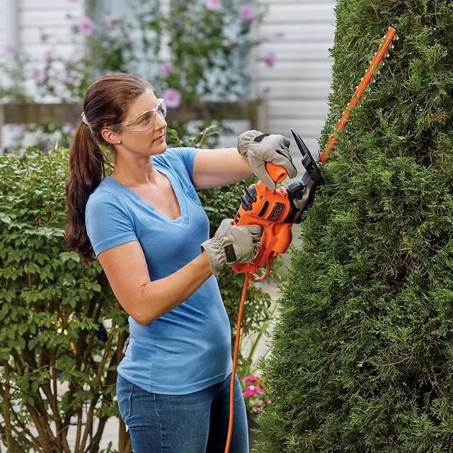 Alt view image 7 of 20 - BLACK+DECKER BEHT100 16" Electric Hedge Trimmer