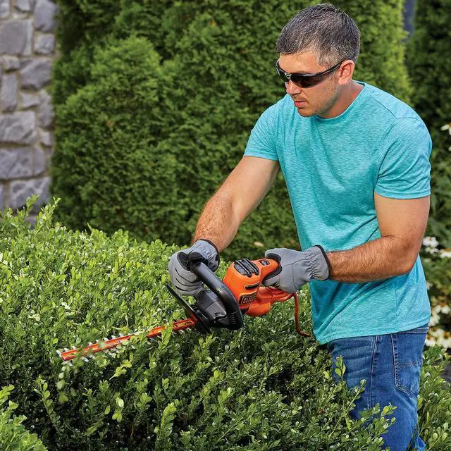 Alt view image 5 of 20 - BLACK+DECKER BEHT100 16" Electric Hedge Trimmer