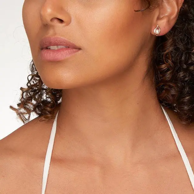 Alt view image 3 of 5 - 14K Yellow Gold Freshwater Pearl Leaf Design Stud Earrings