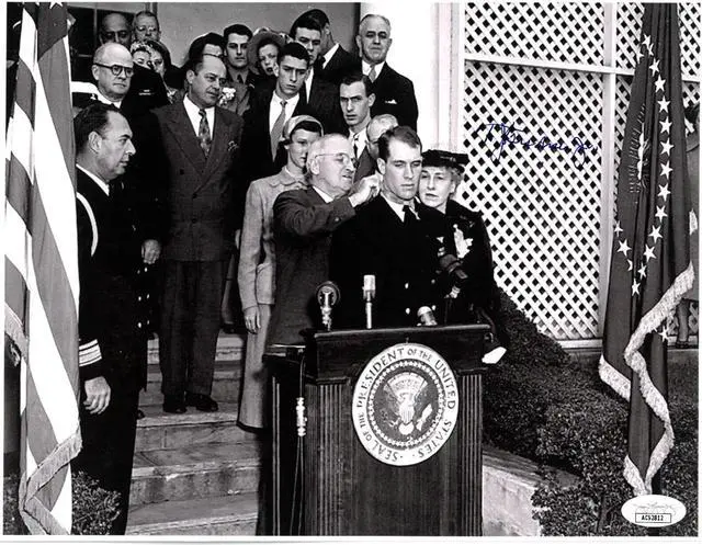 Main image of Thomas J. Hudner, Jr. signed  Vintage B&W Korean War Medal of Honor 8.5x11 Photo- JSA #AC92812 (F4U Corsair Pilot)