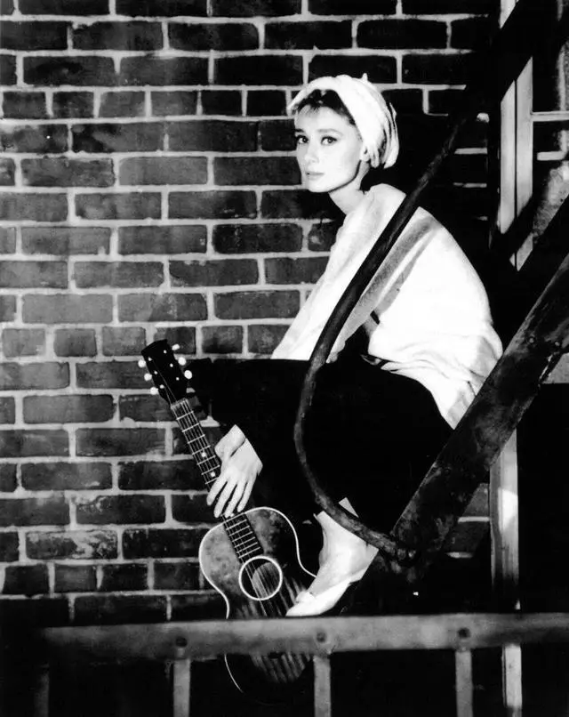 Main image of Audrey Hepburn unsigned Breakfast at Tiffany's Vintage B&W 8x10 Photo (Holly Golightly)