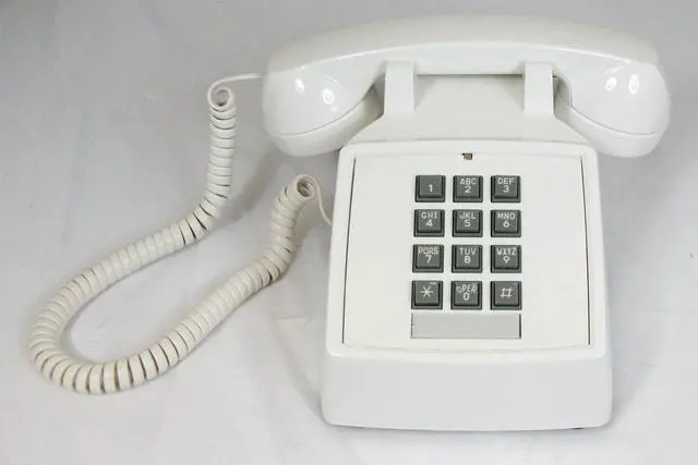 Alt view image 4 of 9 - Cortelco 250015-Vba-20m Desk Phone With Volume White