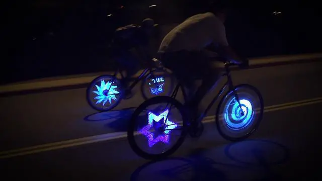 Alt view image 3 of 6 - Fantasma OWL BK-7082 Bicycle On-Wheel LED Imaging System  (700c~up)