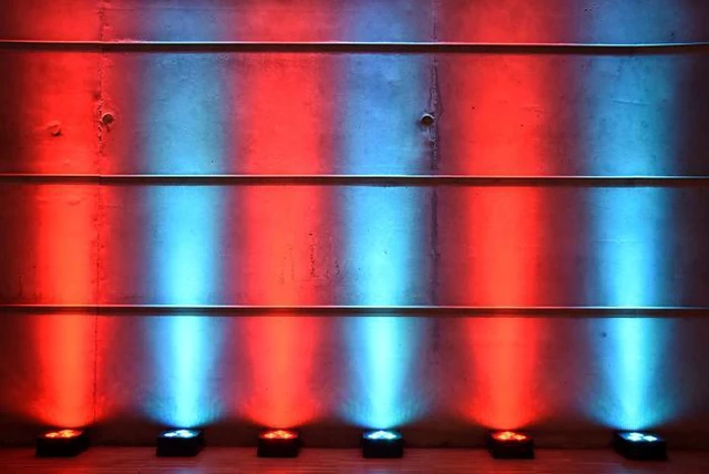 Alt view image 6 of 7 - Ape Labs Maxi 2+ ABS Pack Creme | 6x Lights, Remote, Charger, ABS Case -IP65