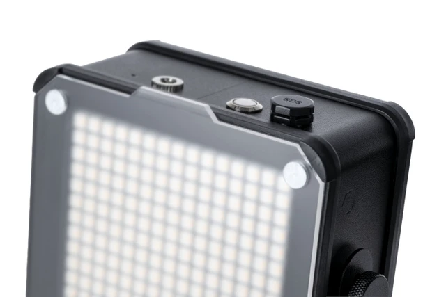 Alt view image 5 of 7 - Ape Labs Vega TourBox | 6 Battery-Powered 25-Pixel LED Floodlights | SoftBag, Charger & Remote (ID: 100590)