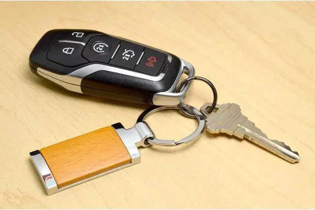 Alt view image 2 of 4 - Honda Civic Si Laser Engraved Maple Wood Chrome Metal Trim Key Chain