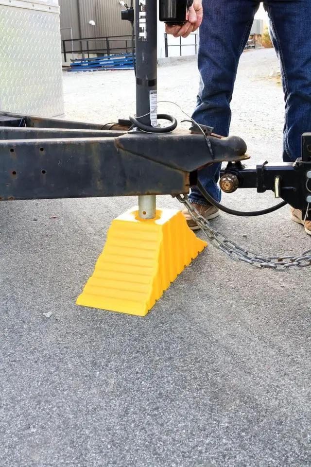 Alt view image 6 of 7 - Camco 44435 Tandem Wheel Chock