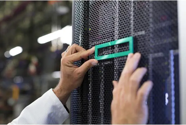 Alt view image 7 of 7 - HPE 1.6TB SAS MU SFF SC SSD Gen 10 Solid State Drive (P20839-001)