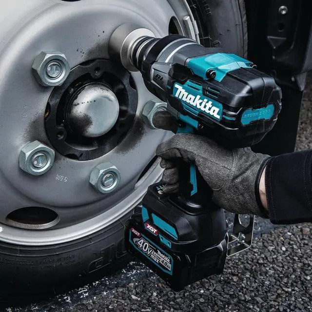 Alt view image 8 of 14 - Makita GWT01D 40V max XGT Brushless Lithium-Ion 3/4 in. Cordless 4-Speed High-Torque Impact Wrench with Friction Ring Anvil Kit (2.5 Ah)