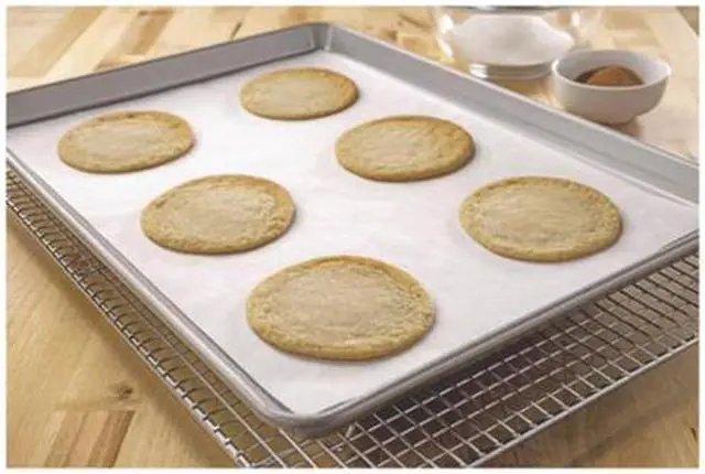 Main image of Grease-Proof Quilon Pan Liners 24.5 x 16.63 1000/Carton SC07070