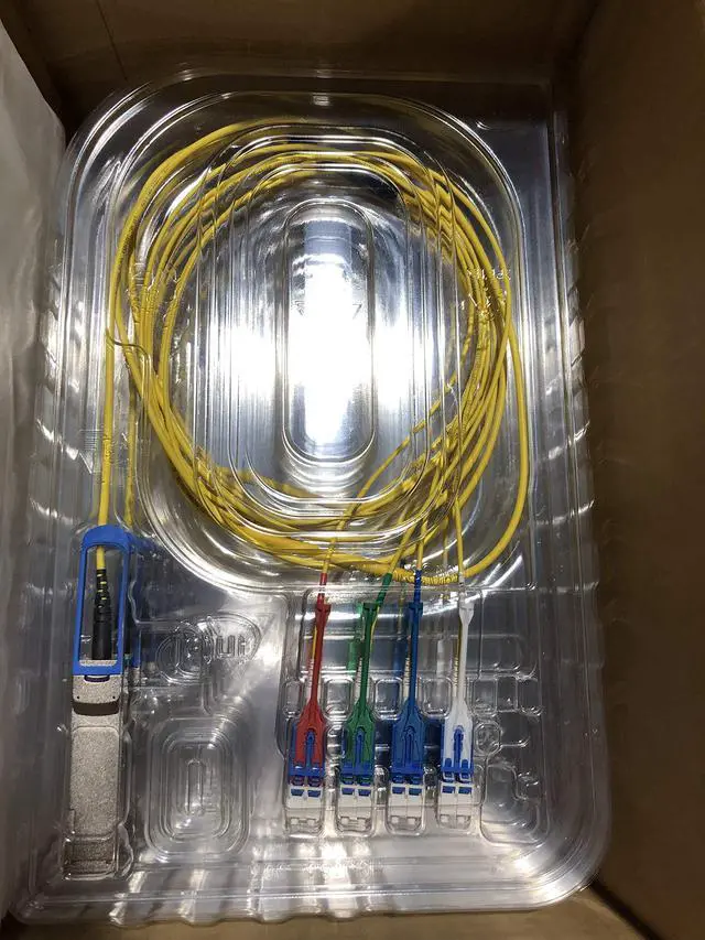 Alt view image 4 of 4 - Extreme Networks 10405 Qsfp28 Transceiver Module - 100 Gigabit Ethernet - 100Gbase-Psm4 - Mpo/Apc Single-Mode - Up To 1.2 Miles - 1310 Nm