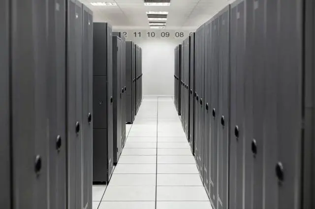 Alt view image 3 of 3 - HPE ProLiant DL360 Gen11 2SFF x4 U.3 BC Tri-Mode Enablement Kit P48899-B21